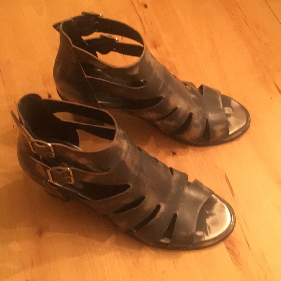 Chunky Heels - Picture 2 of 5